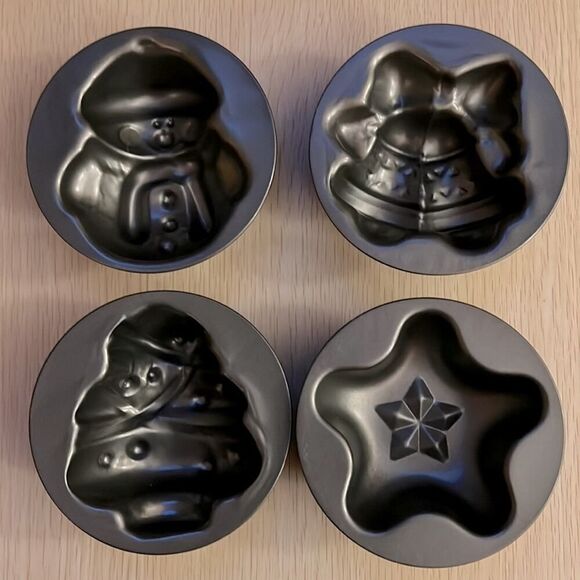 Set of 4 Christmas shaped mini cake pans. NWOT - Picture 2 of 6